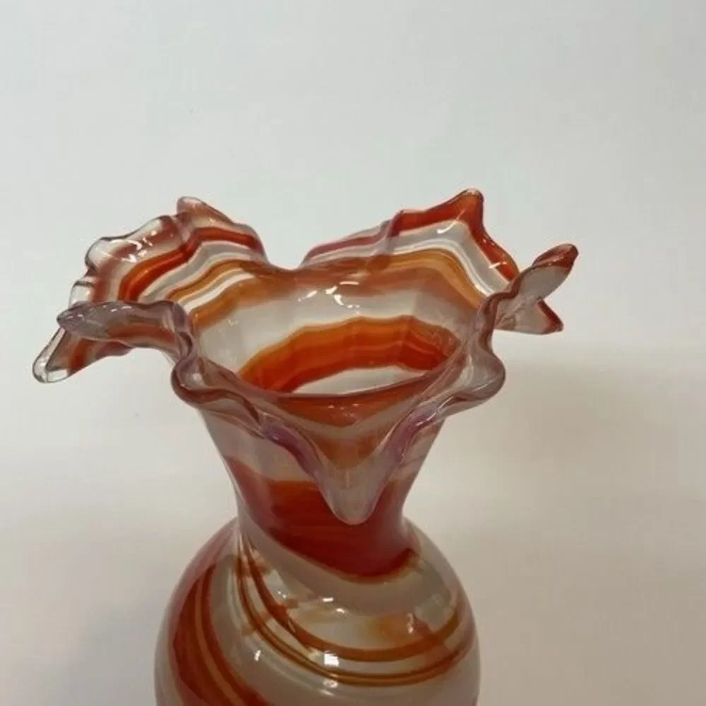 Vintage Smith's‎ Old Timer Hand Blown Swirl Glass Vase w/ Ruffles 6.75